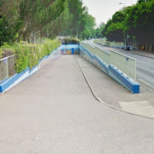 A photograph of the walking and cycling underpass which enables Cherwell School pupils to safely cross the busy main road.