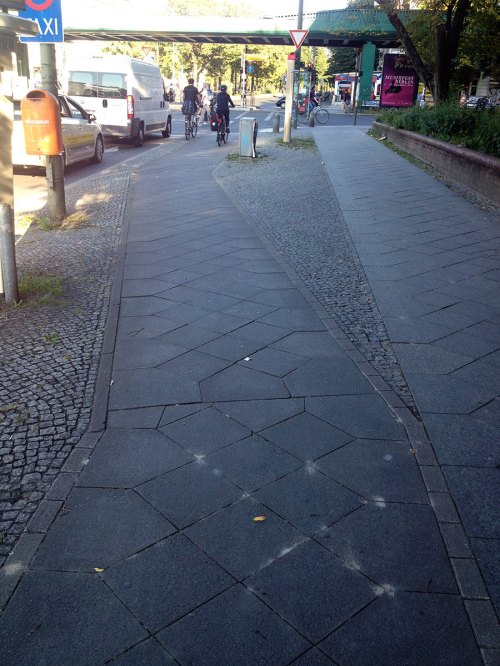 A protected cycleway in Berlin which suddenly becomes unprotected at a junction
