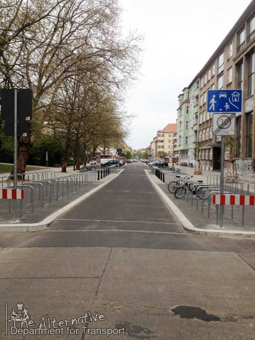 Gudvanger Strasse in Berlin. Where the traffic-calmed area is, the road narrows and is raised up.